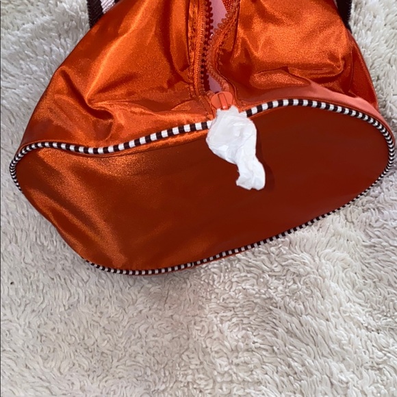 ✨Limited Edition✨ NWOT Henri Bendel Gym Bag - Picture 4 of 9